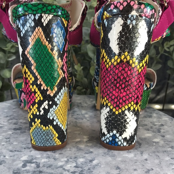 FashionNova Head in the Clouds Multi Snake 5.5” Platform Heels WMS 6M🌟NWOT🌟 - Picture 4 of 13